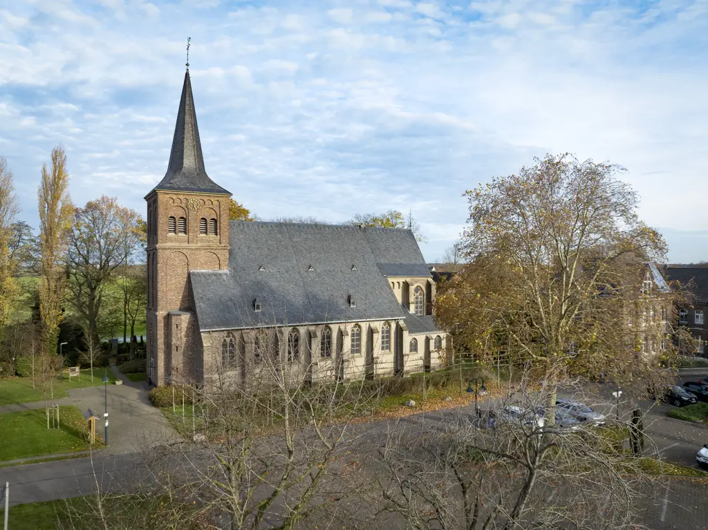 St. Johannes Kirche seitlich außen