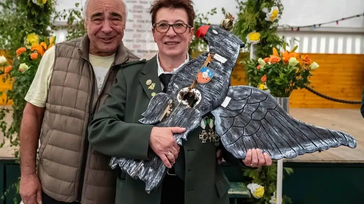 Frau gewinnt erstmals das Schießen, Foto: FUNKE Foto Services | Arnulf Stoffel