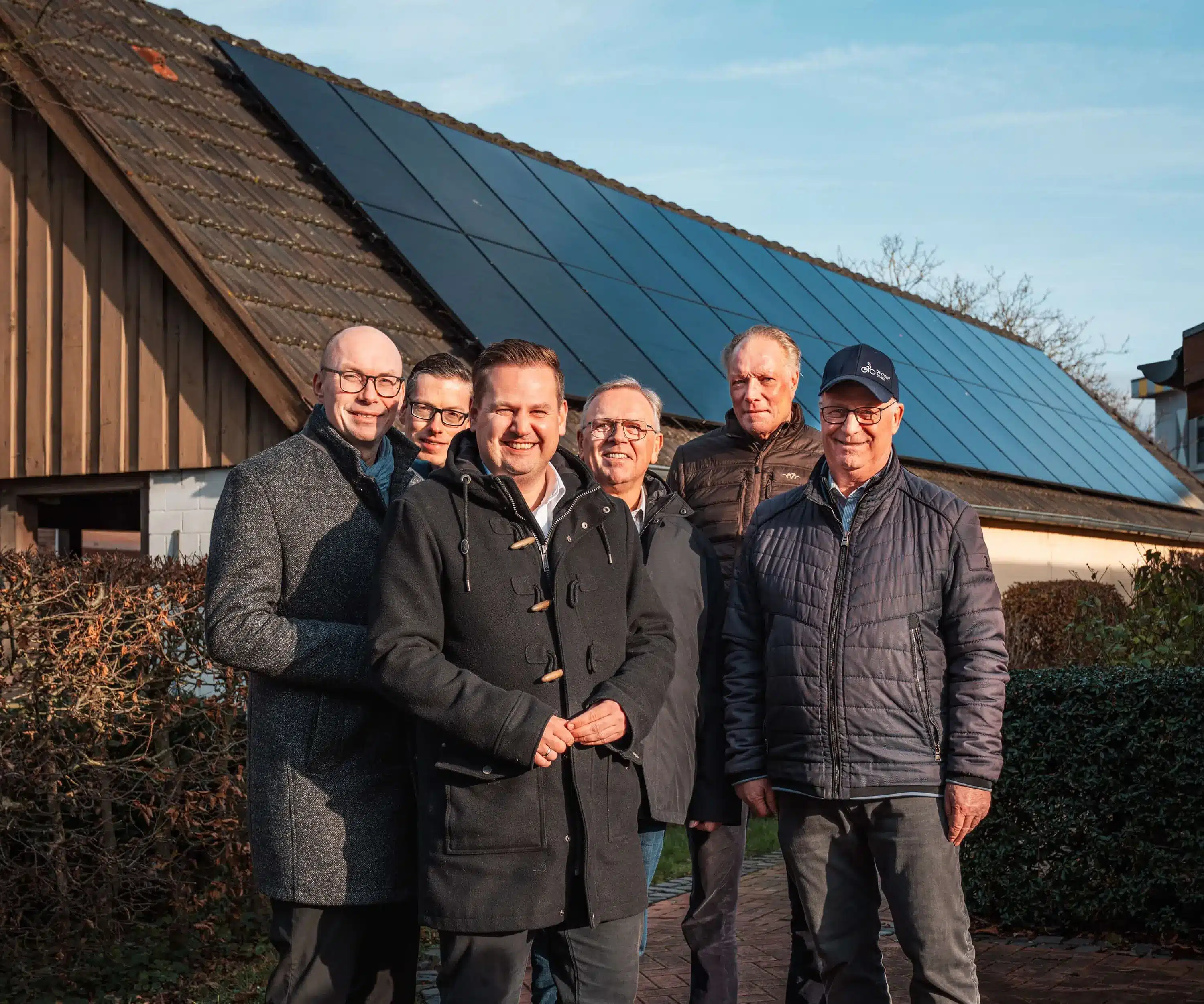 Bild: Dr. Fröhlich/Holemans Gruppe, Bürgermeister Benien und Vetreter von Holemans, Stadtverwaltung und Heimatverein beim Pressetermin