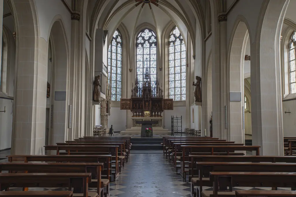 St. Johannes Kirche Bänke und Altar